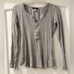 Great Condition! Venus Gray Ribbed Long Sleeve Top, Size Small